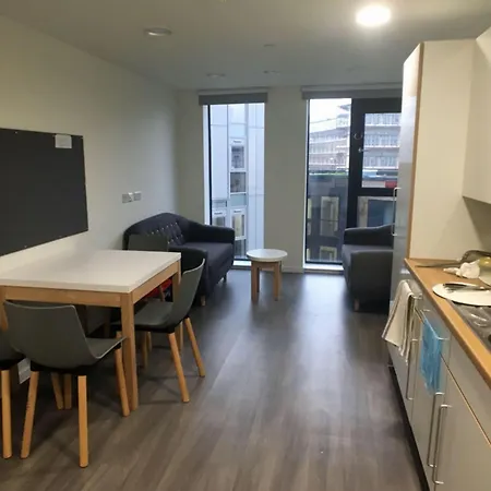 Hub At New Bridewell 아파트
