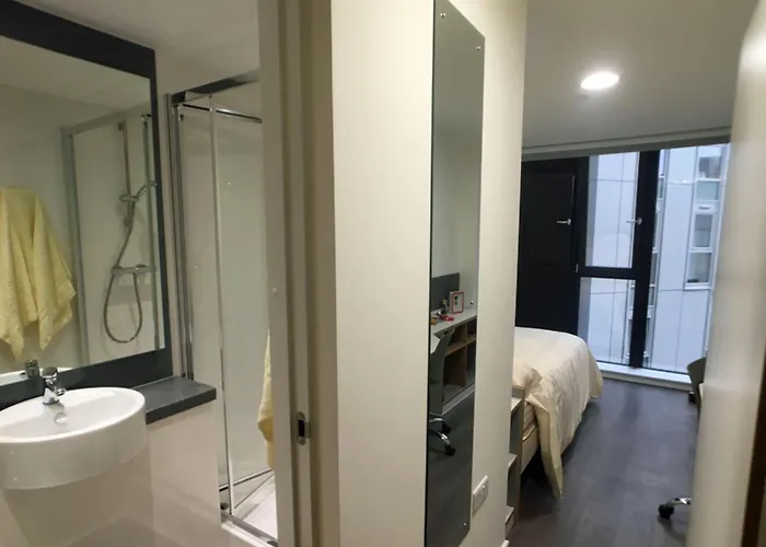 Hub At New Bridewell Apartment *